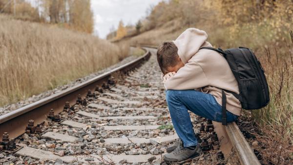 Anxietatea la adolescenți și gândurile negre: Legături, semnale, intervenții. Radu Leca: „Semnele se văd în corp și în comportament”