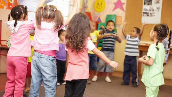 Scandal într-o școală pentru copii cu nevoi speciale din Sectorul 4. Părinții acuză educatoarele de abuz