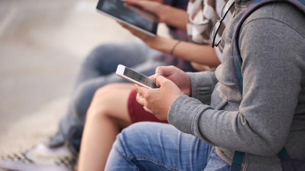 Statele UE cer reguli mai stricte pentru protecția minorilor online