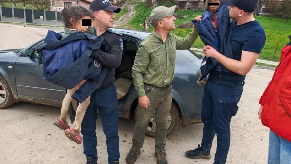 BREAKING NEWS! Rebeca și Melisa, fetițele dispărute din Târnăveni, au fost găsite în pădure