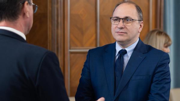 Mihai Dimian, despre vizele de flotant: „Hai să schimbăm regulile! Pare că le încălcăm pe scară largă și apoi ne plângem” / VIDEO