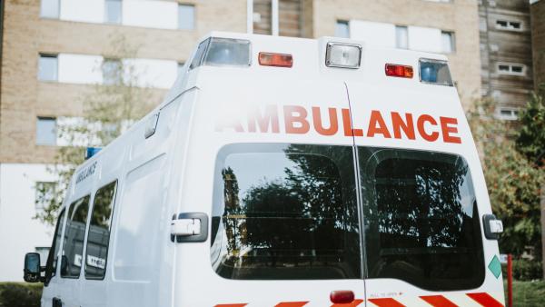 O fetiță de 2 ani din Constanța, care s-a simțit rău, a murit într-o ambulanță. Starea ei s-a agravat pe drum spre medic
