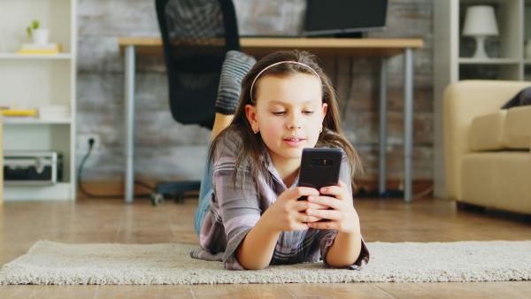 Creștere alarmantă a cazurilor de șantaj online în rândul copiilor într-o țară europeană