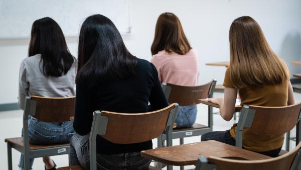 Bacalaureat 2026 începe astăzi cu probele de competențe. Peste 130.000 de candidați intră în examen
