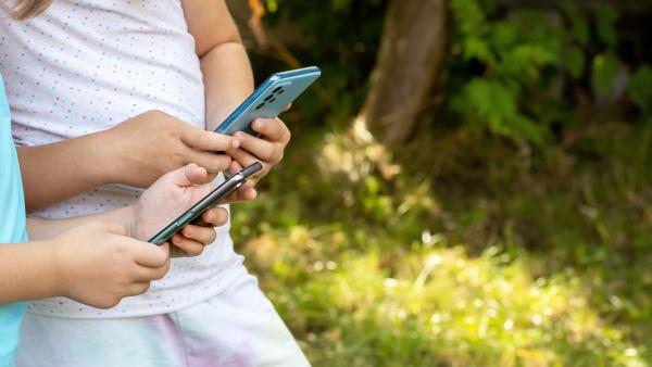 Studiu: Rețelele sociale cresc riscul de depresie la adolescenți. Cercetare de 10 ani despre impactul social media