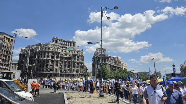 Protest al sindicaliştilor din educaţie: CNSLR-Frăţia susţine acţiunile sindicatelor din învăţământ