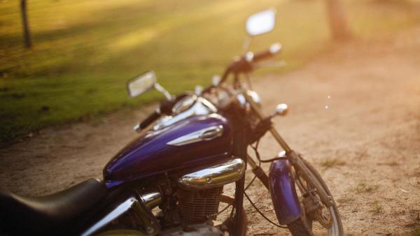Adolescentă aflată pe motocicletă, rănită grav în Suceava