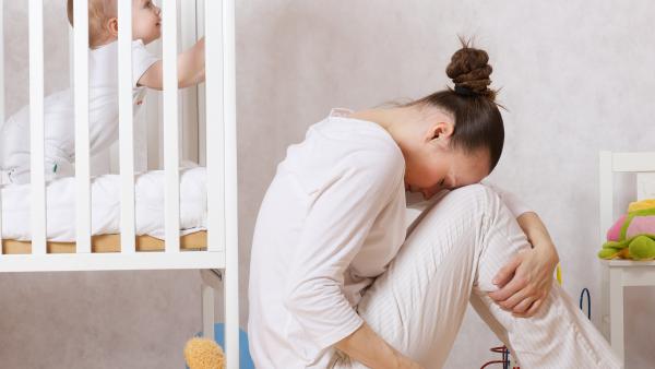 Sănătatea mintală a mamei, un „lux” în România. Lipsa screeningului național și modelele din alte țări, explicate de Ana-Maria Zamfir