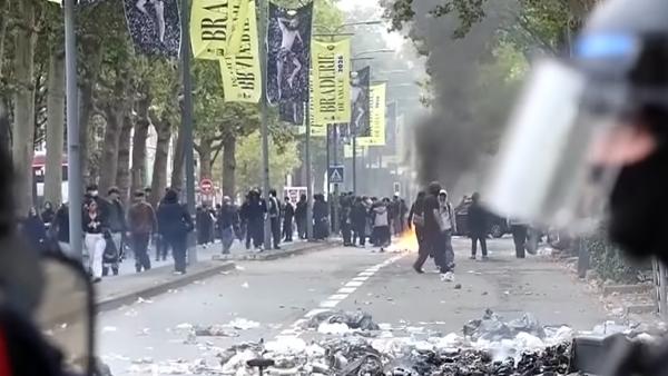 Protestele elevilor din Franța au luat amploare: 400 de școli blocate, clădiri în flăcări și peste 600 de persoane reținute / VIDEO