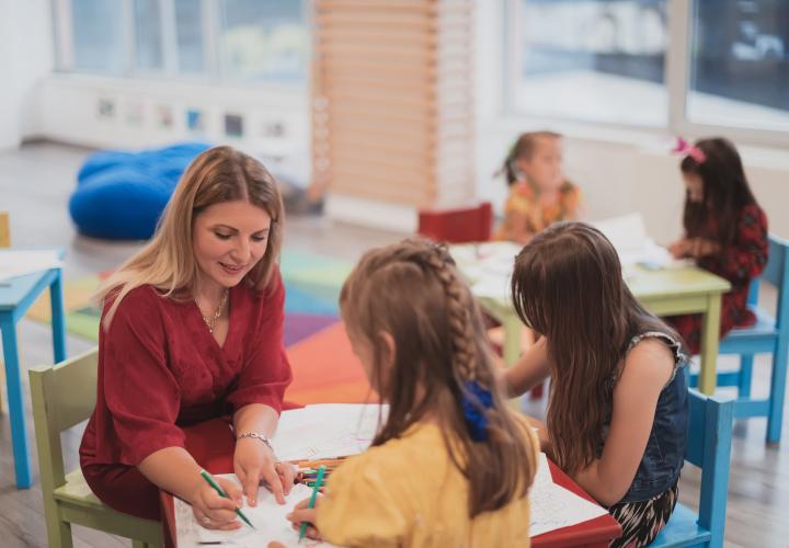 Școala din SUA vs. școala din România: Diferența care se vede din caietul copilului. Prof. Chiru: „Formează gândirea elevului”