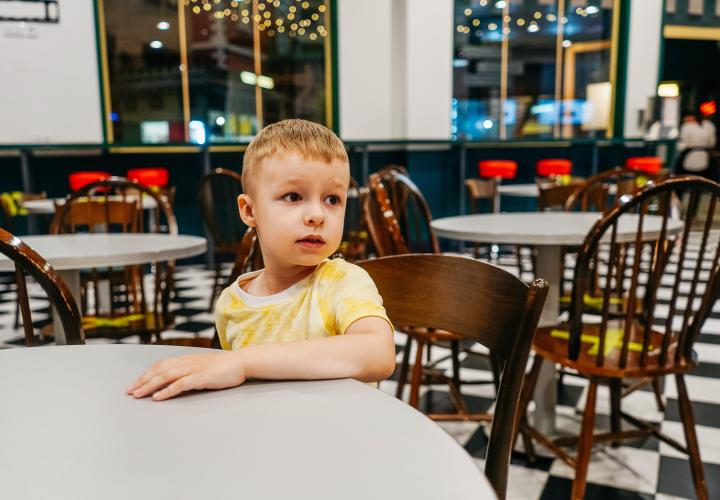 Zone „fără copii”. Pediatrii avertizează asupra unei „tendințe îngrijorătoare”: „Un derapaj grav”