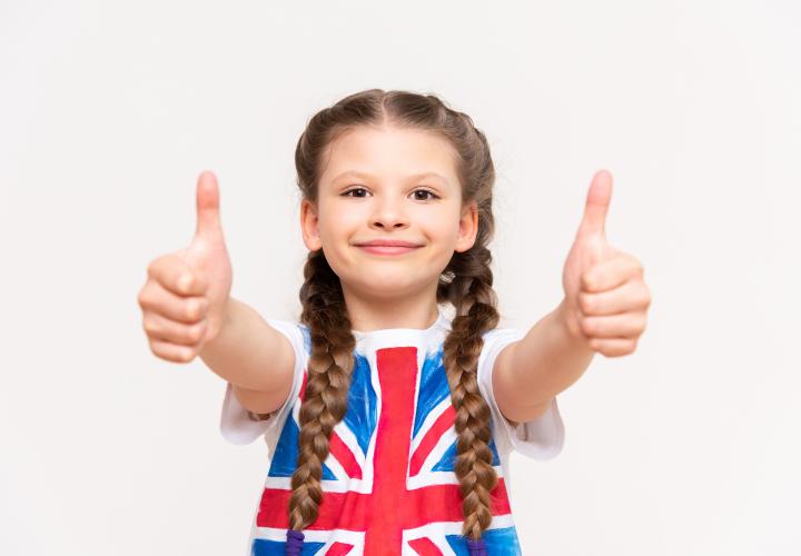 Este bine să vorbești cu copilul în mai multe limbi? Ce spun specialiștii