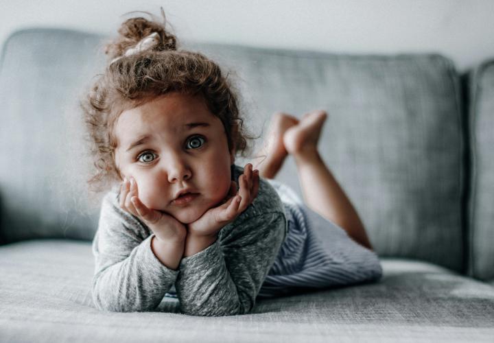 Prenumele de fată care simbolizează veselie, înțelepciune și fericire