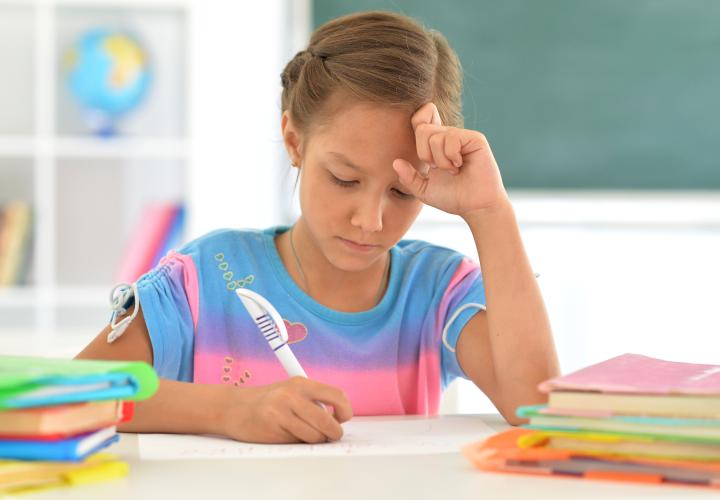 Industria meditațiilor și mirajul notelor de zece: Cât costă, de fapt, „excelența” în școala românească, potrivit Oanei Moraru