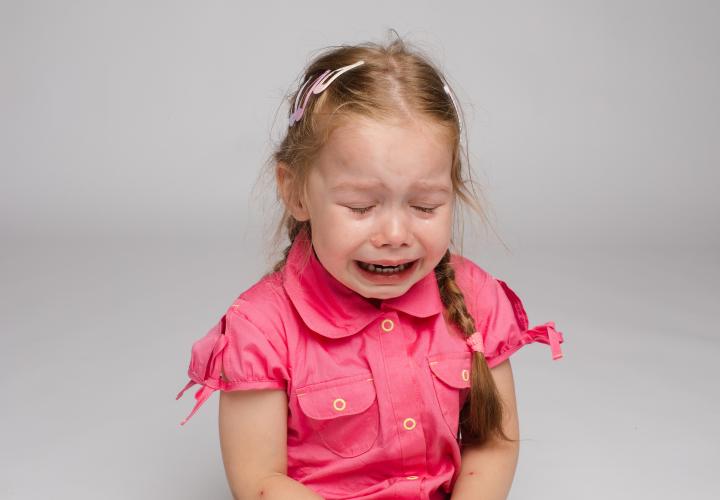 Tații cred că bătaia „educă”. Ce arată un nou studiu 