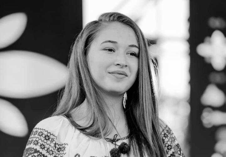 „Andreea noastră nu mai cântă!” O tânără adolescentă s-a stins, după un AVC înainte de a urca pe scenă