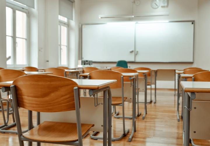 Unul din trei elevi lipsesc din sistem după 13 ani de școală și 12 miniștri ai Educației