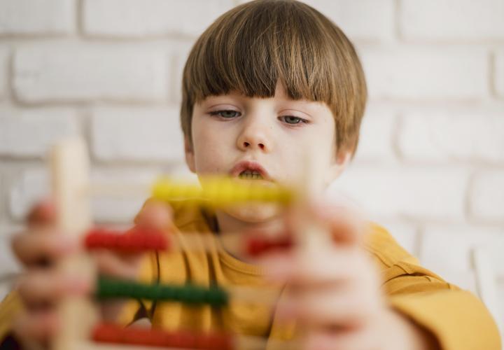 Poate autismul să se „transmită” în interiorul unei familii? Știința oferă răspunsul