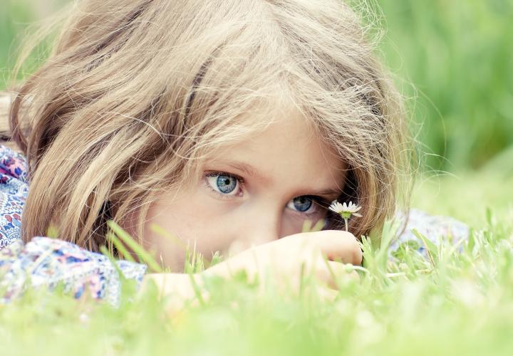 Copii excesiv de ascultători? 3 semnale de alarmă pe care Freud le-ar fi observat și cum îi poți ajuta să fie ei înșiși