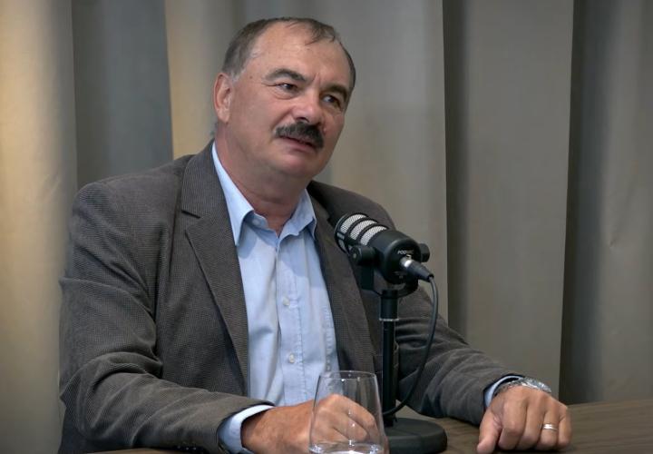 Mircea Miclea: Să reintroducem tezele, unice la nivel național, la aceeași oră. Noul format al Evaluării Naționale, pe model PISA 