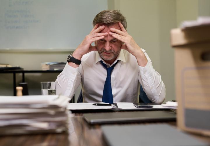 Profesorii s-au săturat să fie inspectorii fiscali ai statului. Sindicatele cer eliminarea dosarelor de burse din școli