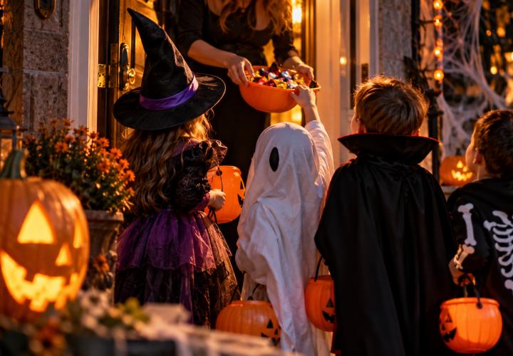 De ce merg copiii din ușă în ușă pentru dulciuri de Halloween? Povestea surprinzătoare a tradiției „Trick or Treat”