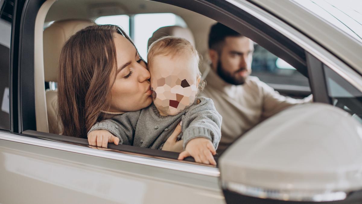 copii-lasati-in-masina_24511300