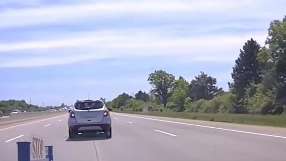 mi-s-a-facut-dor-de-mama-un-copil-de-10-ani-a-gonit-pe-autostrada-la-volanul-suv-ului-familiei--planul-de-a-o-revedea--intrerupt-pe-drum---video_89154200