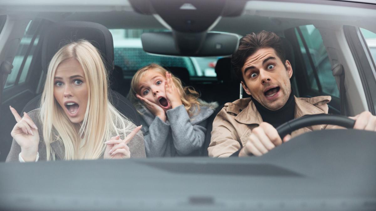 atentie--reduceri-sau-spionez--spionez--zece-jocuri-distractive-pentru-parinti-si-copii-in-masina-calatoriile-vor-deveni-mult-mai-placute-1_87033400