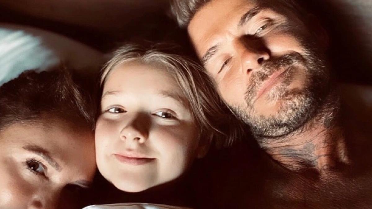 david-beckham-spune-ca-fiica-lui--in-varsta-de-11-ani--inca-mai-doarme-ocazional-in-pat-cu-el-si-sotia-lui_79364900