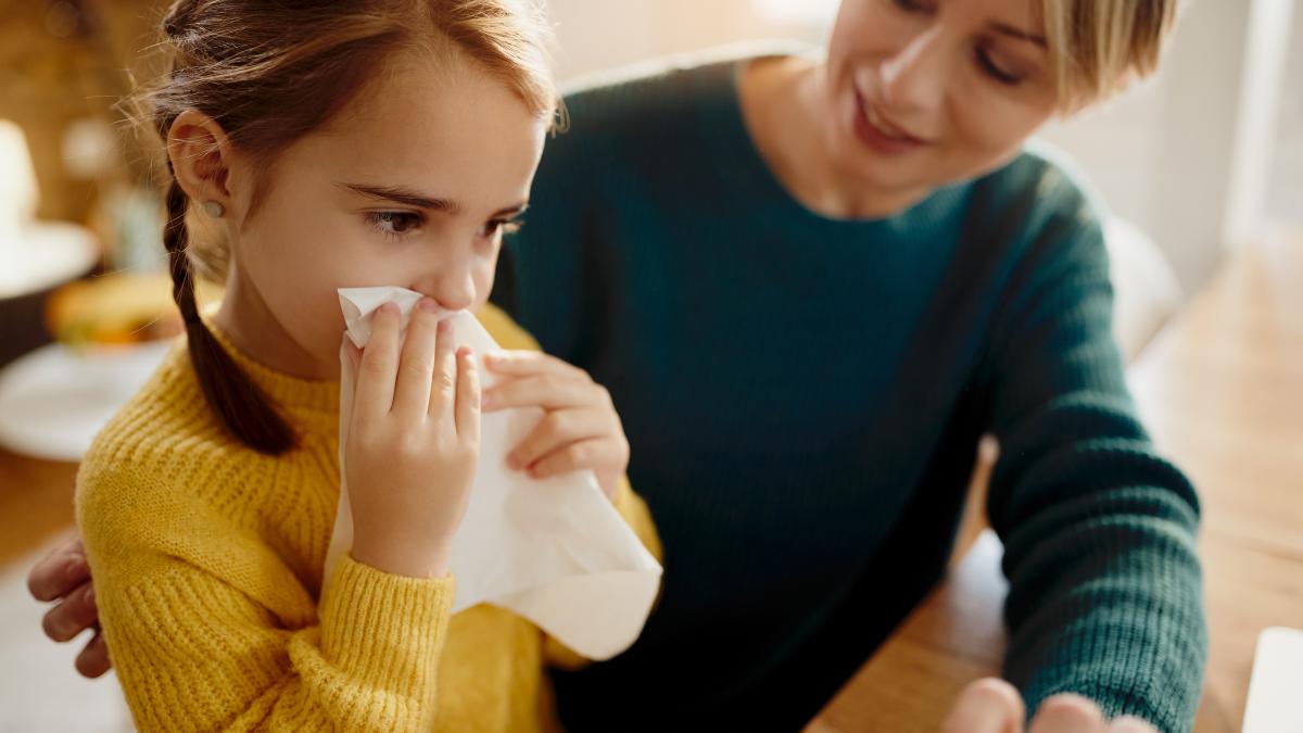 e2809esufla-tare-nasul--sa-te-auda-mamie2809d-un-medic-orl-explica-de-ce-este-gresita-aceasta-metoda-si-cum-se-elimina-secretiile-nazale-corect_35214400