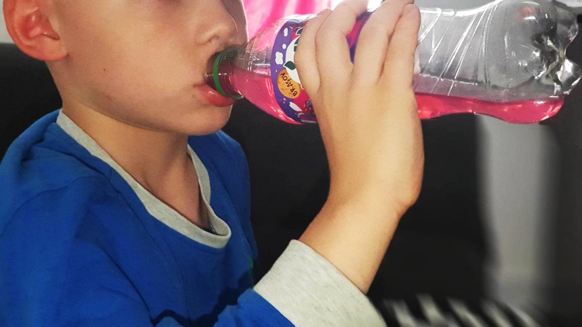 singura-situatie-in-care-dr--mihail-recomanda-sa-i-dai-sucuri-acidulate-dulci-din-comert-copilului-chiar-pot-face-bine_06235600