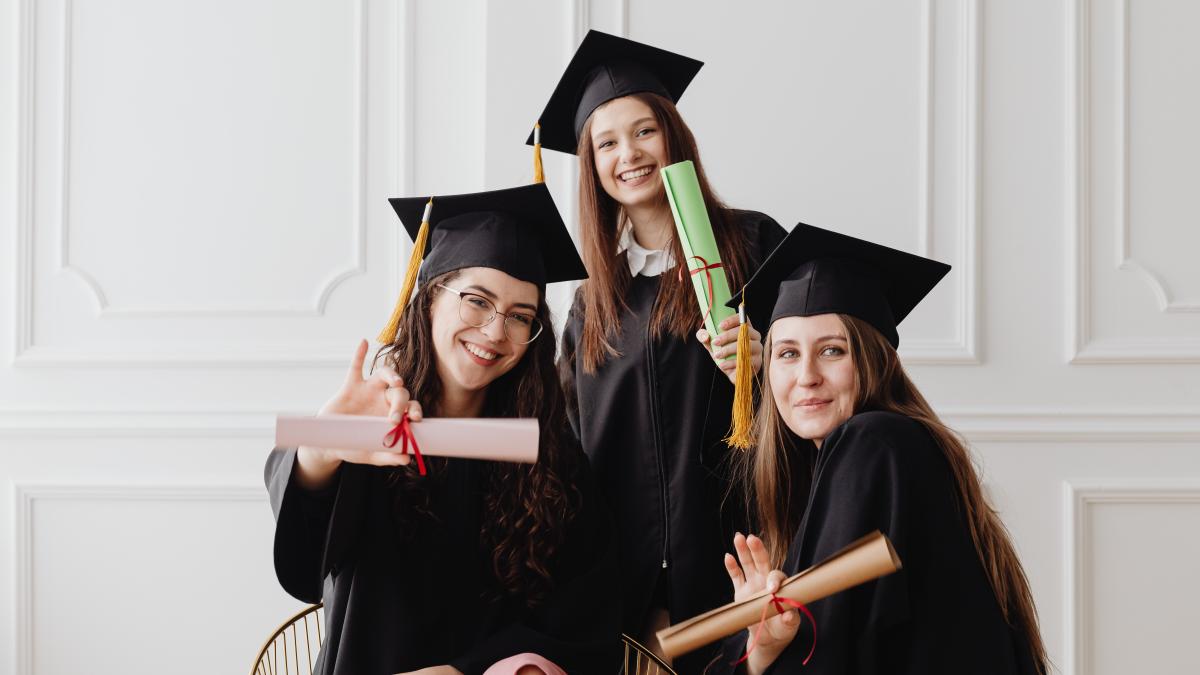 tatile-in-care-fericirea-este-o-materie_52531900