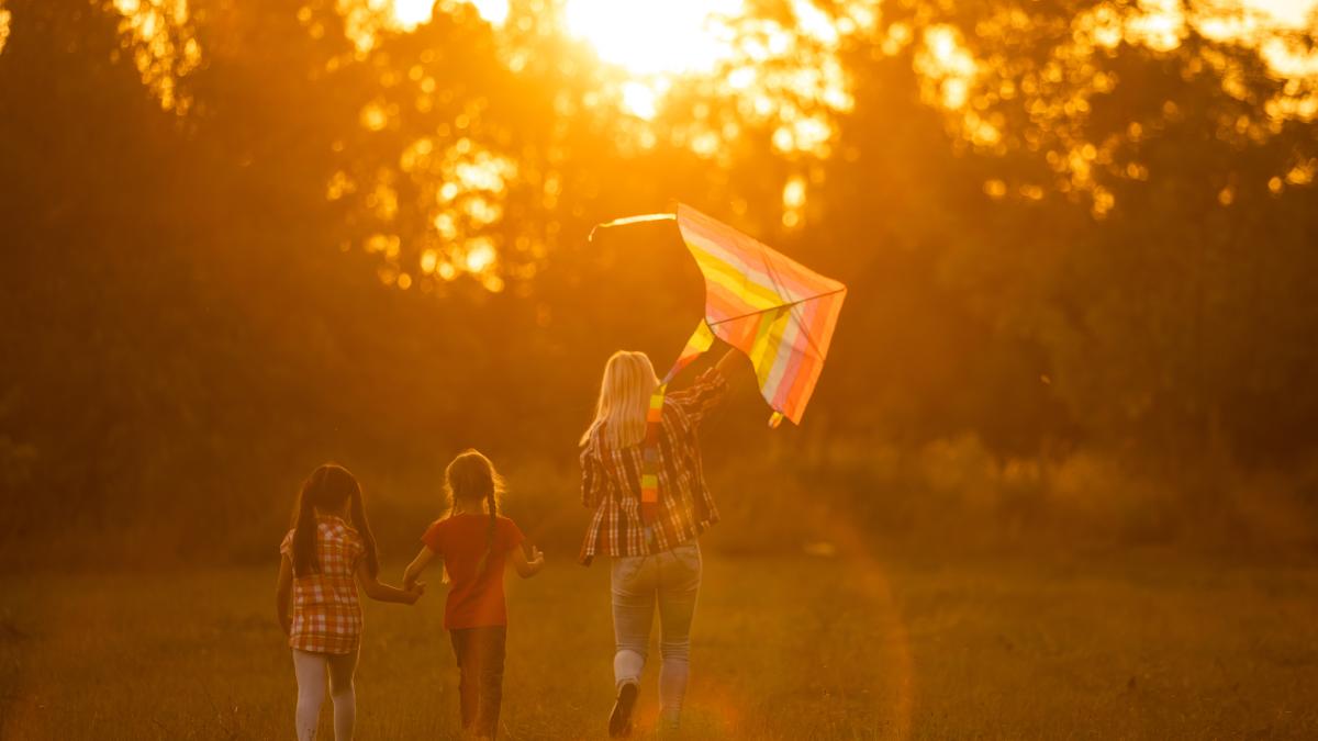 diferentele-in-educatie-de-atunci-si-acum-avantajele-si-dezavantajele-parentingului-de-inainte-comparativ-cu-cel-de-astazi_33696500