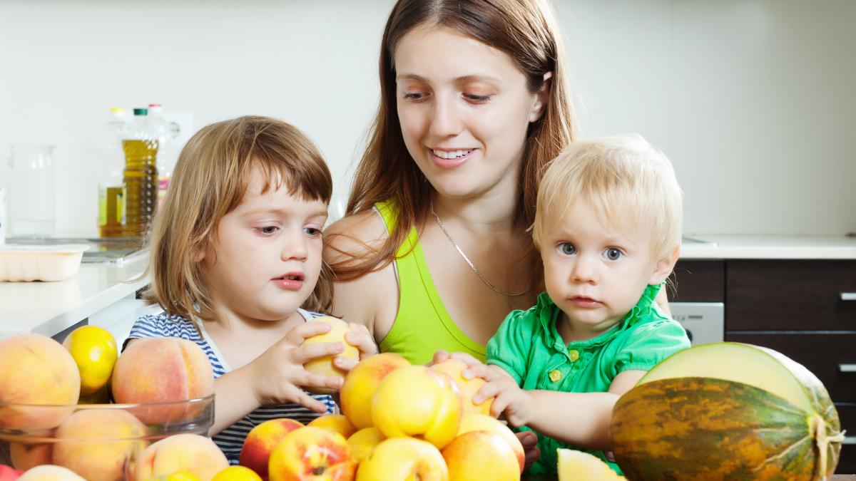 fructul-pe-care-niciodata-nu-ar-trebui-sa-il-oferi-copilului--un-paramedic-explica-de-ce-avertisment-pentru-toti-parintii--video-1_65022000