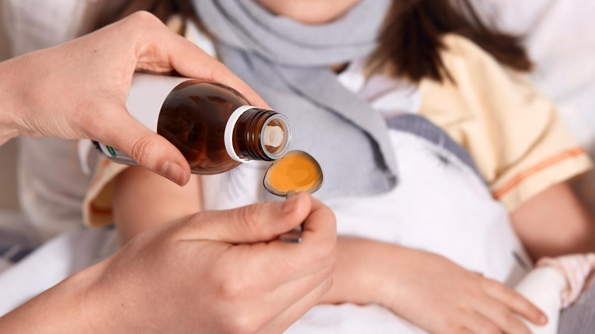 tragedie-in-urma-tratamentului-cu-un-sirop-de-tuse-autoritatile-descopera-infricosatoarele-incalcari-care-au-dus-la-stingerea-din-viata-a-zeci-de-copii_24657100