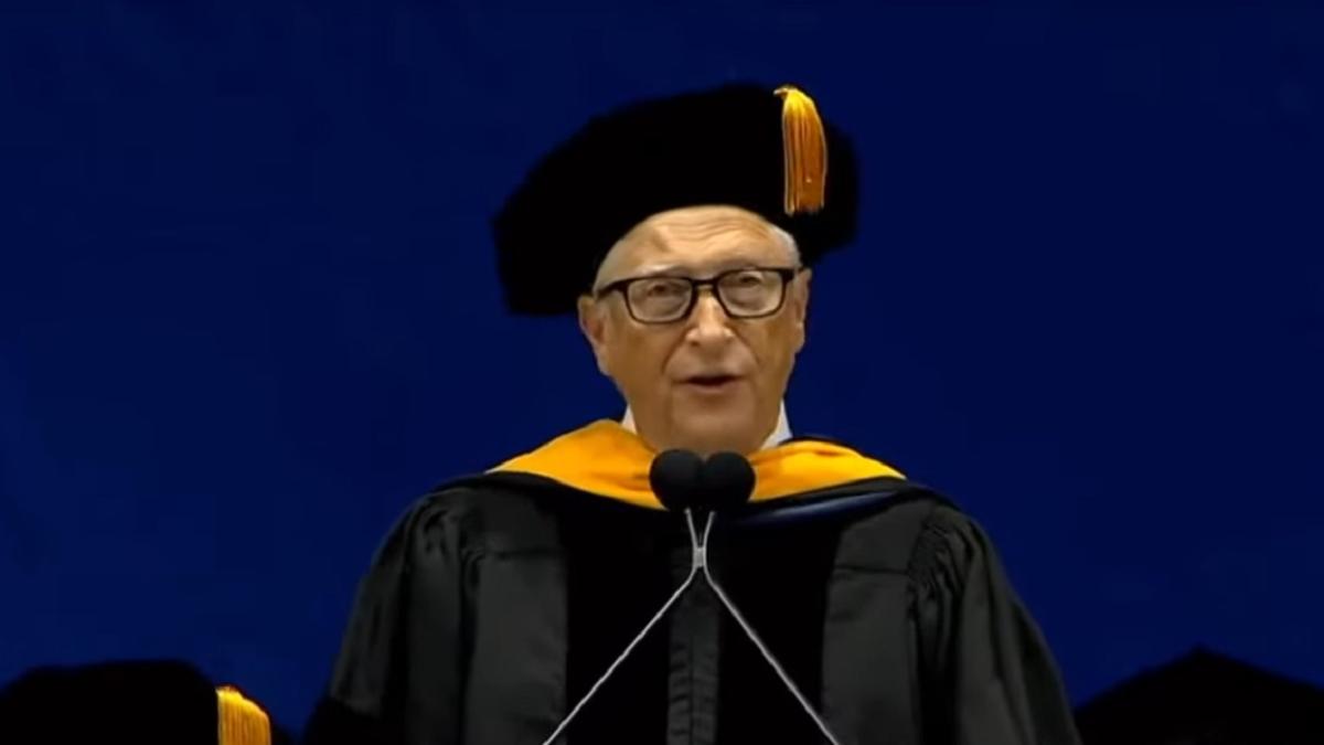 bill-gates-a-dezvaluit-cele-5-sfaturi-pe-care-si-ar-fi-dorit-sa-le-primeasca-inainte-de-absolvire-voi-puteti-influenta-in-mod-semnificativ-lumea-in-bine_99997600