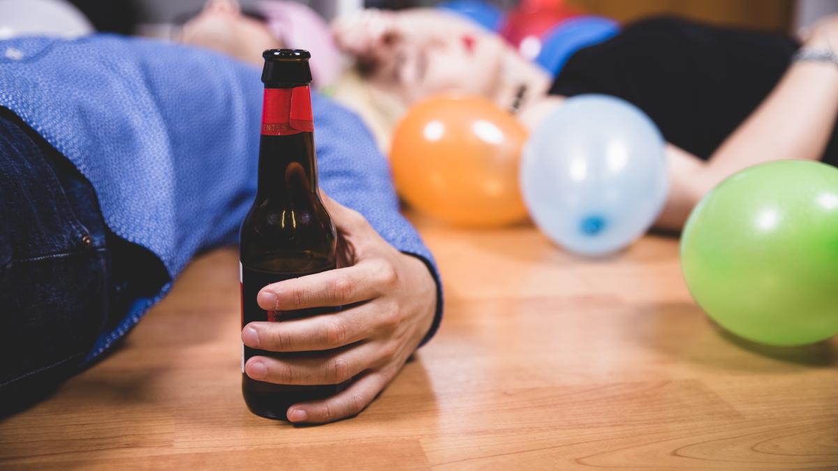 latura-b-a-petrecerilor-de-vara-debutul-adolescentilor-in-consumul-de-alcool--psiholog-specializat-in-dependente-ce-exemplu-le-oferim-copiilor-1_23010200