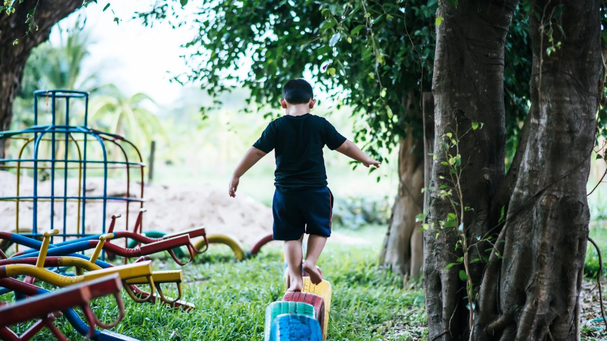 un-copil-de-9-ani-a-gasit-o-adevarata-comoara-in-timp-ce-se-juca-cu-prietenii-sai-este-un-dar-de-la-trecut_76008200