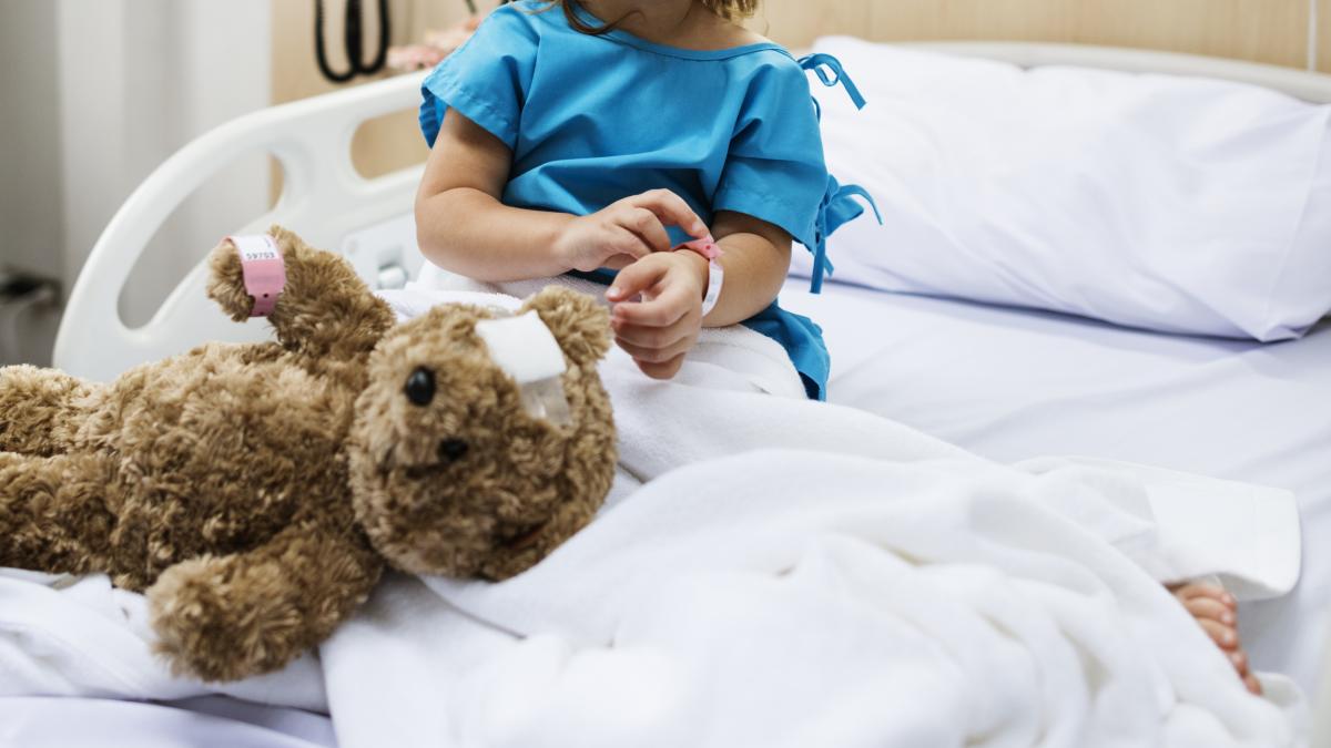 o-fetita-de-9-ani-nu-are-voie-sa-manance-sau-sa-bea-face-perfuzii-22-ore-pe-zi--boala-rara-de-care-sufera-micuta-olivia-2_62404600