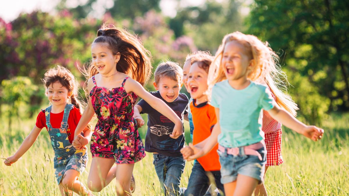 4-reguli-pentru-cresterea-copiilor-cu-mintea-deschisa--generatia-de-astazi--viitorul-de-maine-putem-crea-un-lant-de-schimbare-pozitiva_37812000