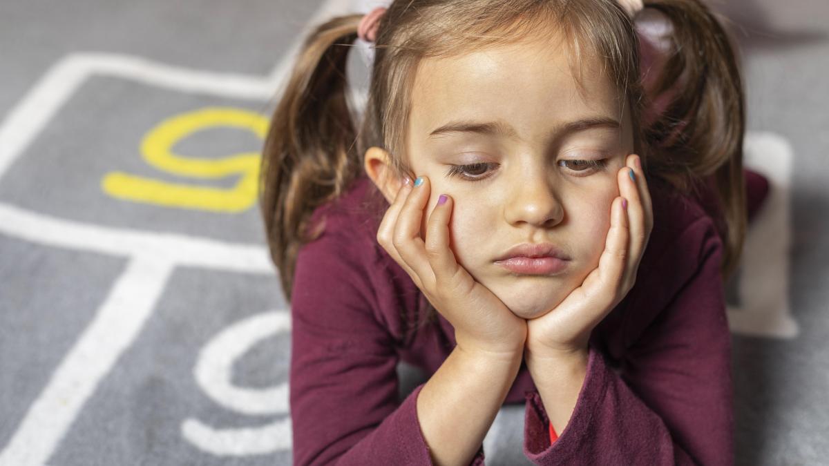 ce-sa-i-spui-copilului-tau-atunci-cand-pierde-specialistii-ne-ofera-cateva-modalitati-pentru-a-gestiona-plansul--frustrarea-sau-sentimentul-de-neputinta_93408500