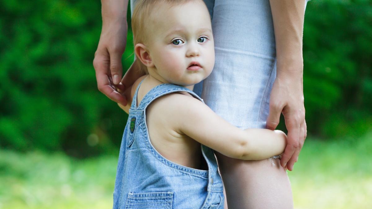 greseli-parintilor-care-ii-fac-pe-copii-lipiti-si-dependenti-evitati-capcanele-nedorite_74233100