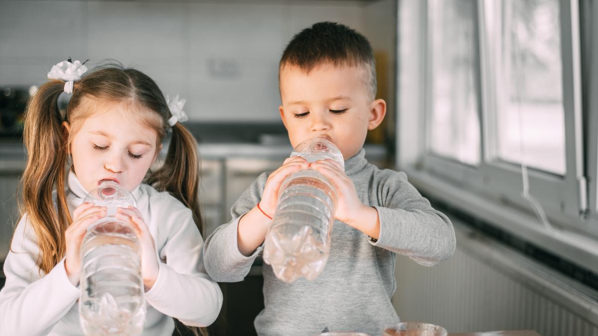 cata-apa-ar-trebui-sa-bea-bebelusii-si-copiii-specialisti-simtul-de-sete-nu-este-inca-pe-deplin-dezvoltat-2_52824700
