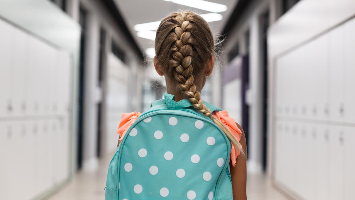 o-mama-a-obtinut-daune-de-100-000-de-dolari-de-la-scoala-fetitei-ei-le-transmit-parintilor-sa-fie-vigilenti--sa-asculte-si-sa-fie-atenti--video_79364700