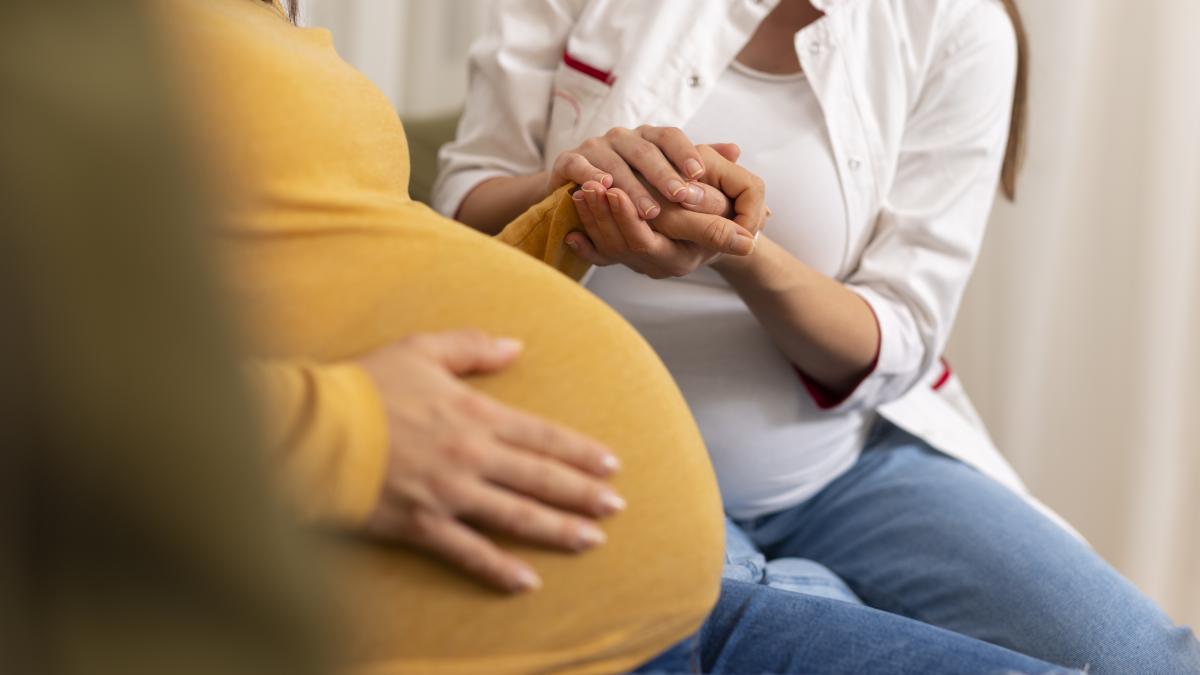 afacerea-mamelor-surogat--la-vedere--pe-facebook-promisiunile-de-bani-frumosi-se-transforma-in-capcane-fara-sfarsit-pentru-unele-tinere-romance_87115500