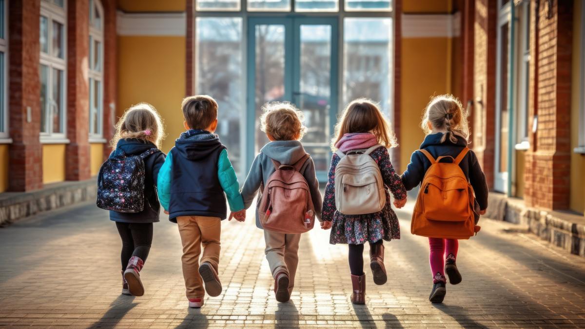 expresiile-pe-care-copiii-tai-trebuie-sa-le-auda-la-intoarcerea-la-scoala--specialist-ei-nu-inteleg-de-ce-este-important--parintii-au-o-responsabilitate-esentiala_85480900