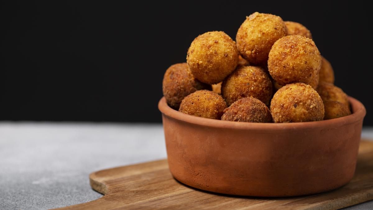 chiftele-din-dovlecel--aceste-bilute-crocante-sunt-usor-de-pregatit-si-irezistibile-pentru-intreaga-familie_05602100