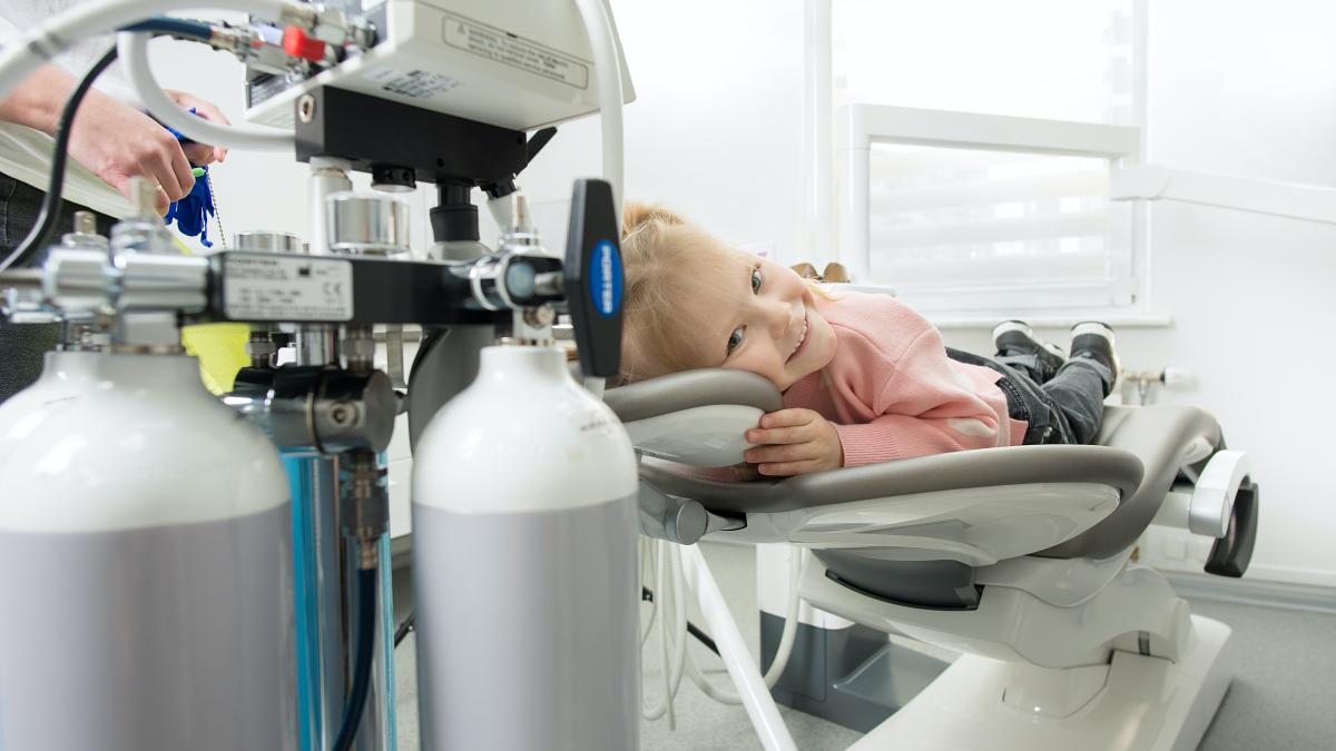 pexels-mm-dental-8260439_20132100