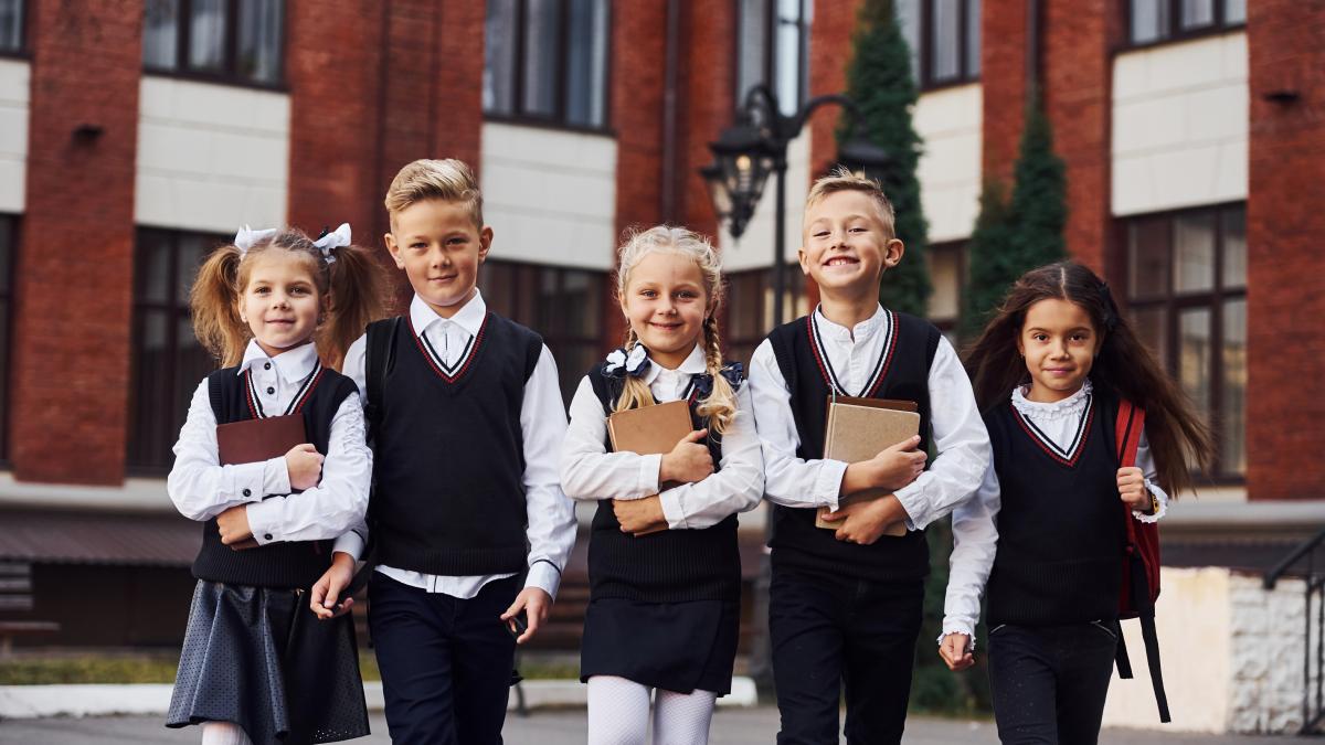 uniforma--obligatorie-sau-nu-in-scolile-din-romania-inceputul-noului-an-scolar-readuce-in-atentie-vesnica-dezbatere--ce-spun-specialistii_72805400